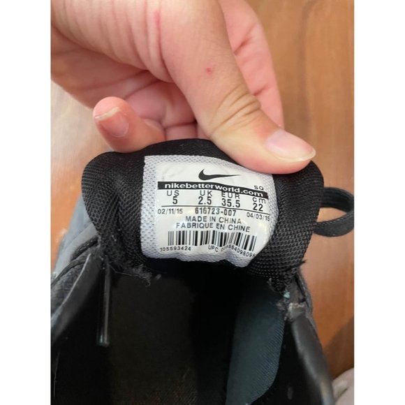 Nike Thea Sneakers - Picture 5 of 10